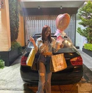 Meet your Posher, Eva